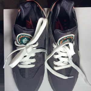 Nike Women’s Air Huaraches